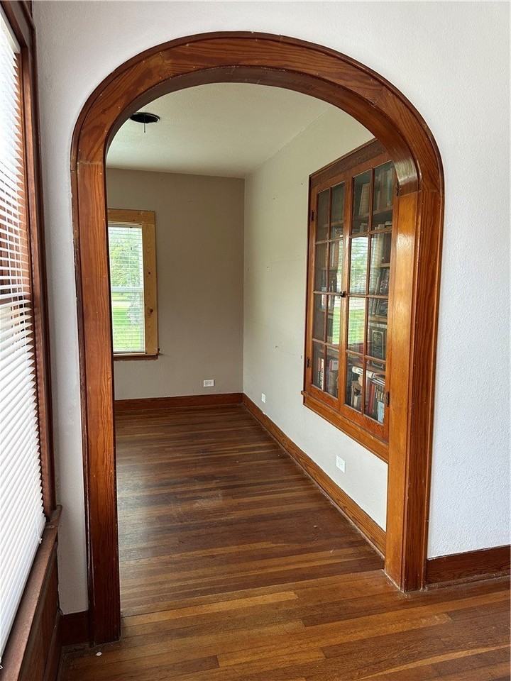 1005 E Fulton St - Photo 6 of 23