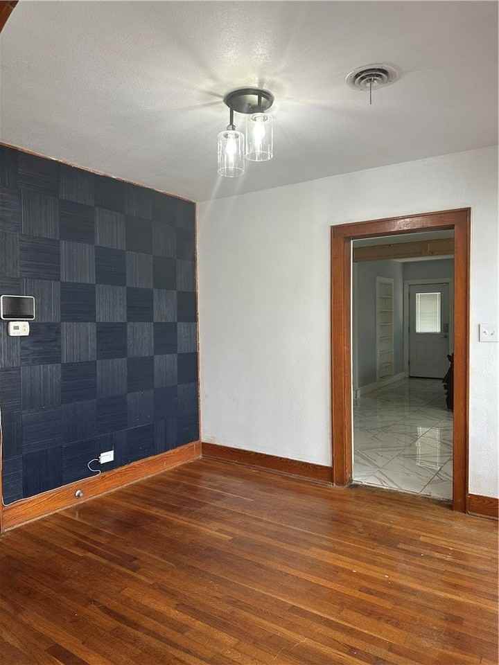 1005 E Fulton St - Photo 7 of 23