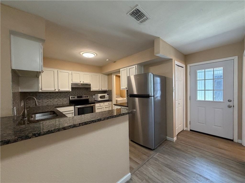 4226 Walnut Hills Dr #4 - Photo 7 of 31