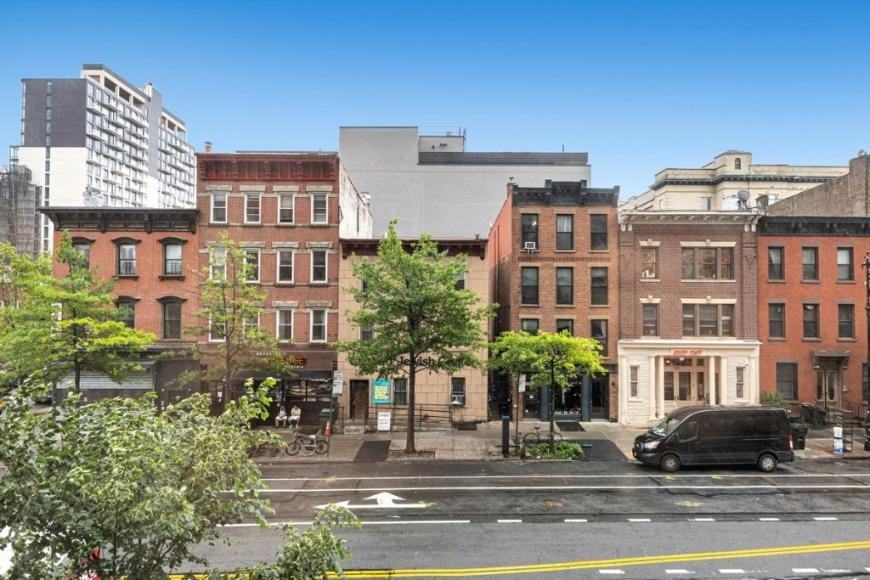 550 Vanderbilt Ave - Photo 7 of 10