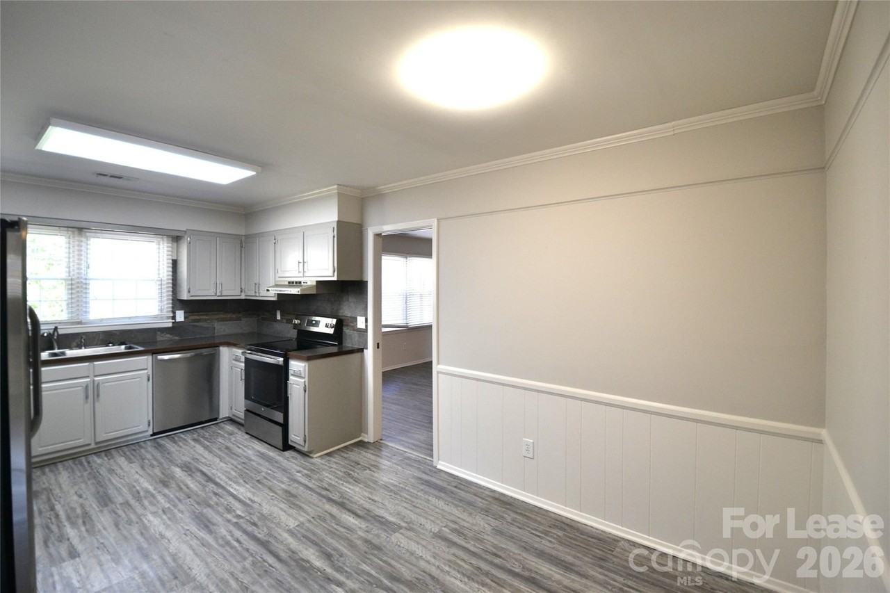100 Old Farm Ct - Photo 2 of 46