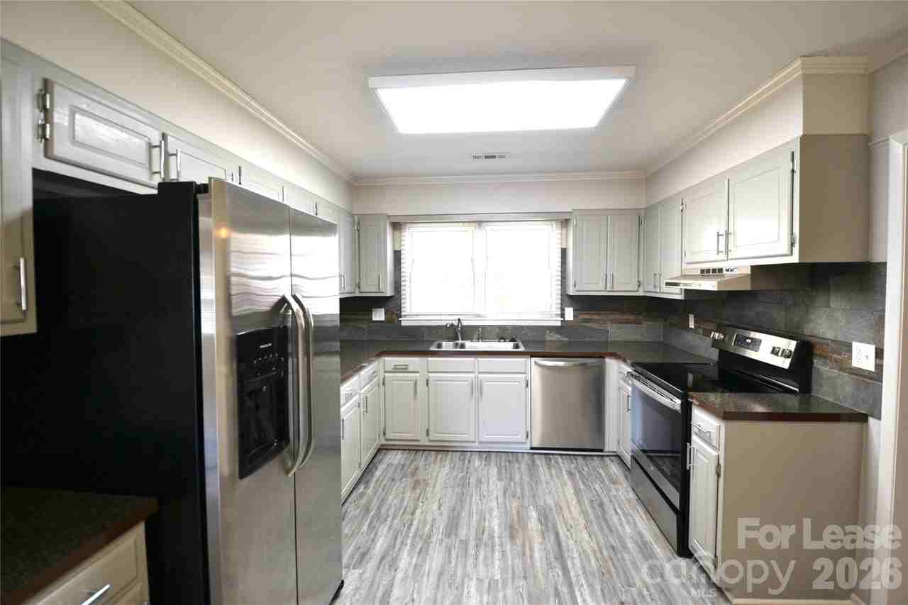100 Old Farm Ct - Photo 5 of 46