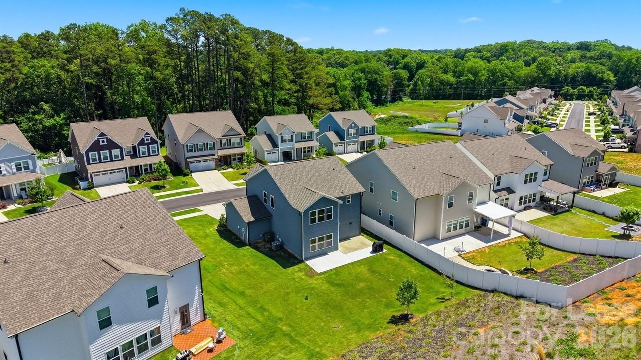 5041 Mooreland Oaks Way - Photo 2 of 34