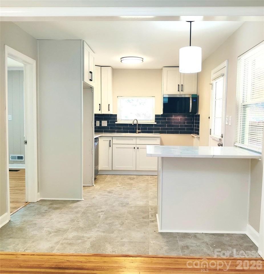 731 Harwyn Dr - Photo 3 of 21