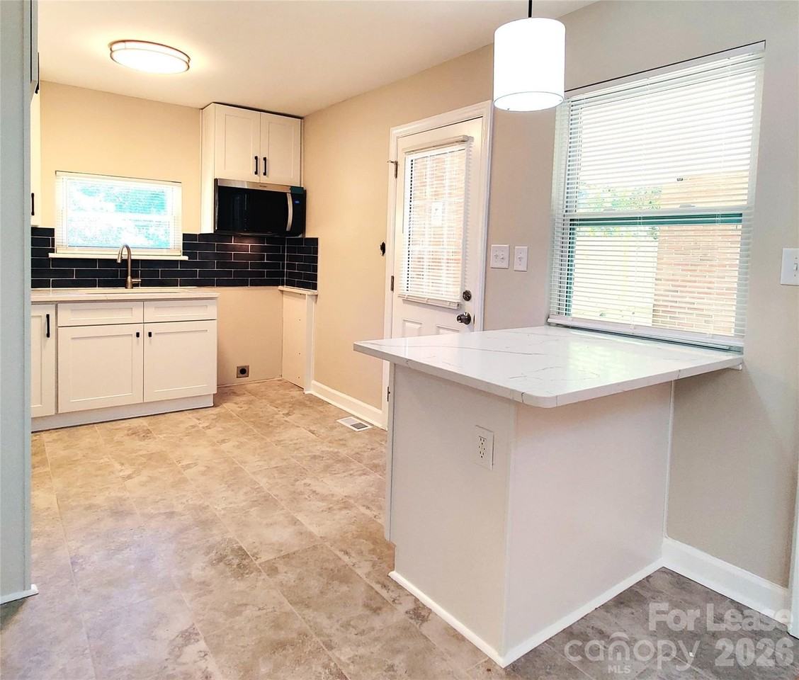 731 Harwyn Dr - Photo 7 of 21