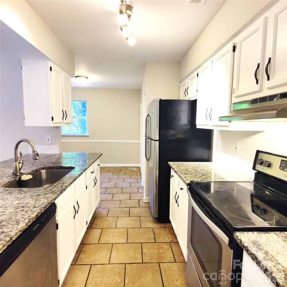 6041 Acadian Woods Dr - Photo 2 of 19