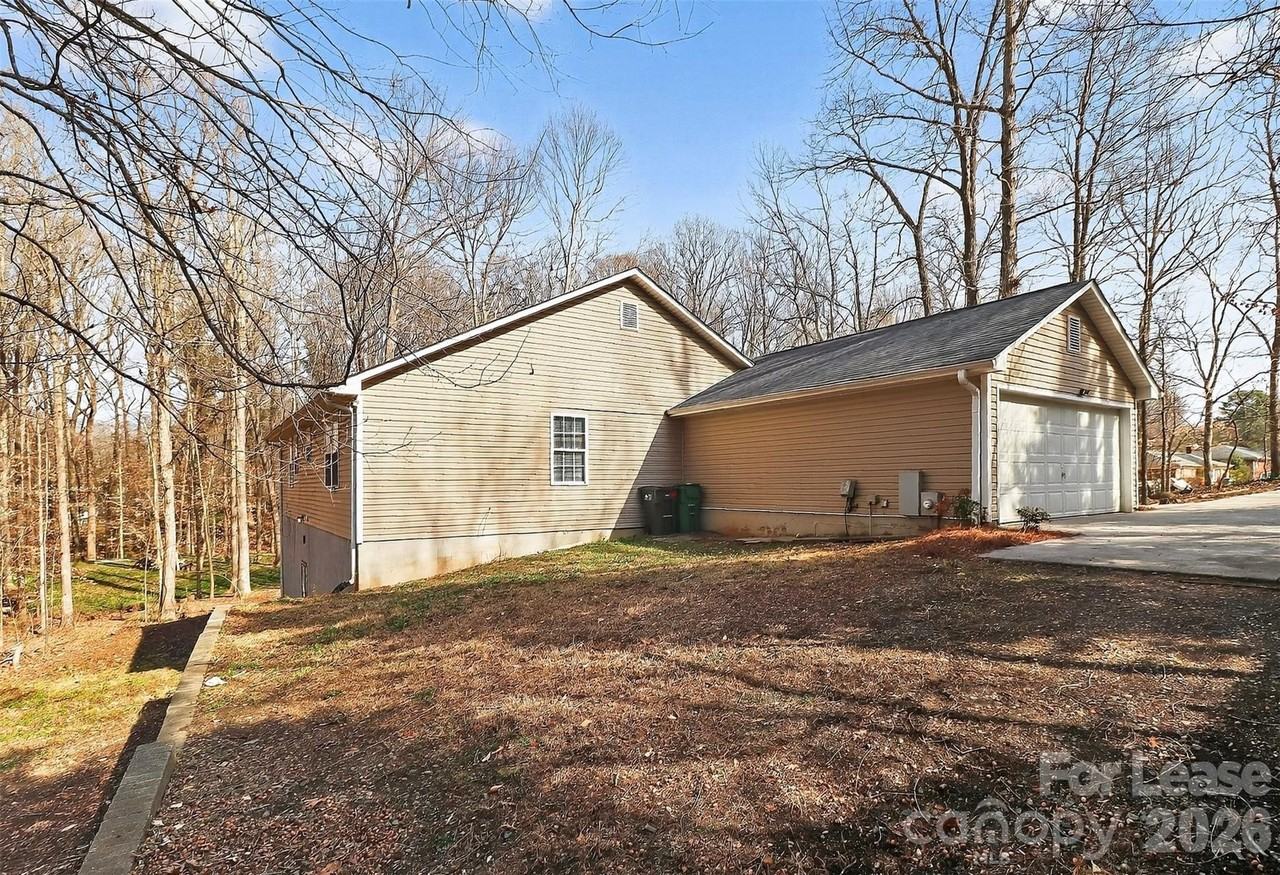 6238 King George Dr - Photo 5 of 35