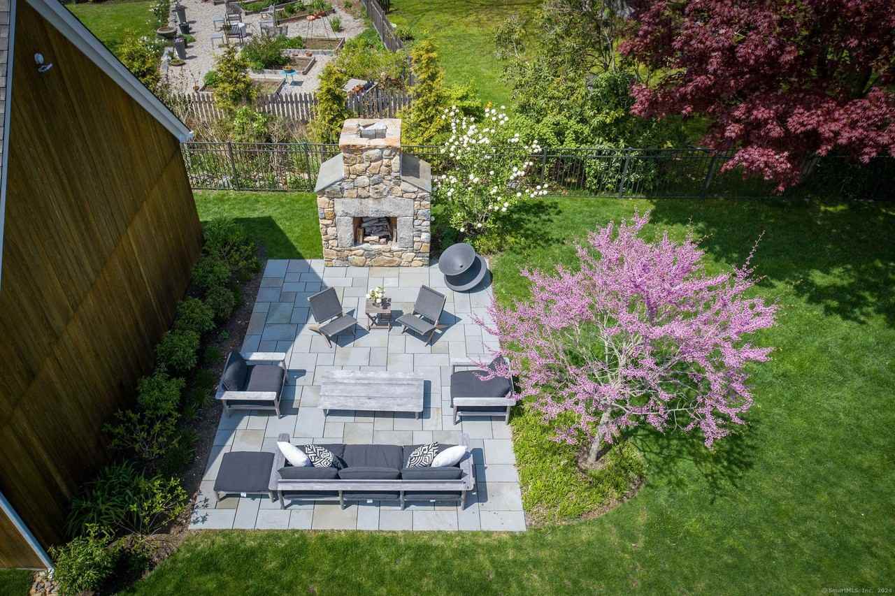 41 Liberty St - Photo 4 of 36
