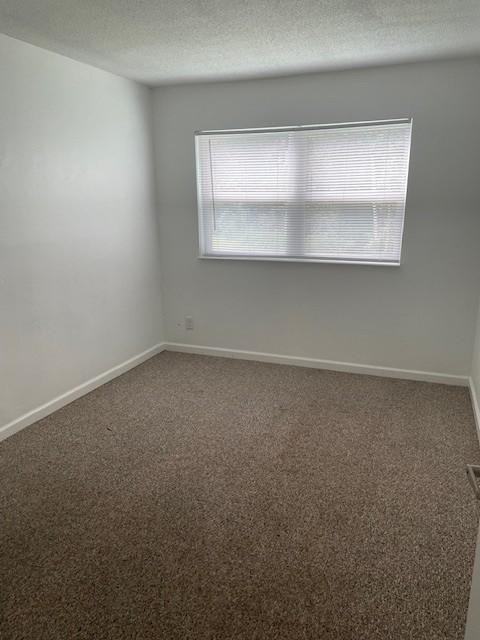 424 Line St - Photo 3 of 5