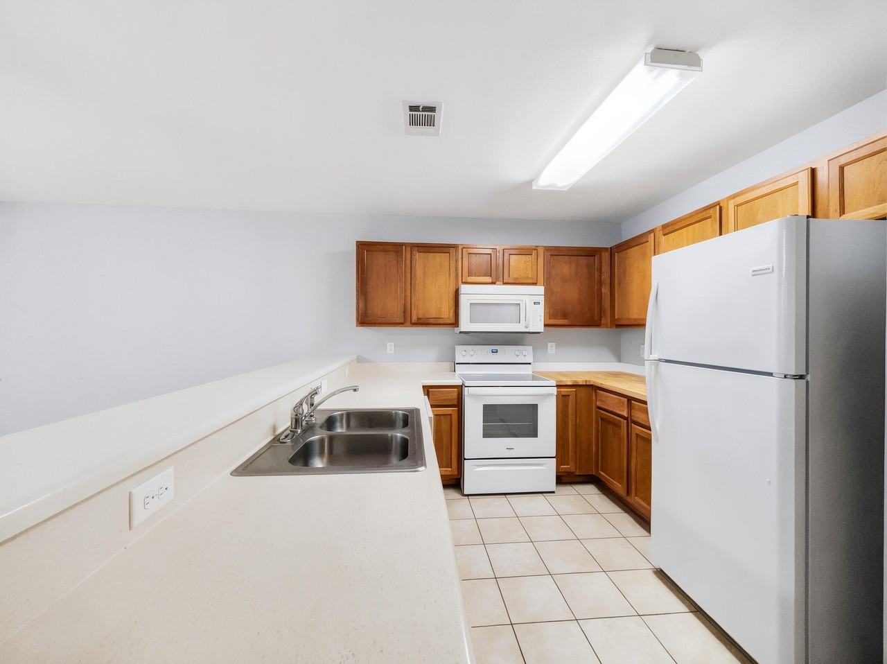 46 Park Cir Se #B - Photo 3 of 13