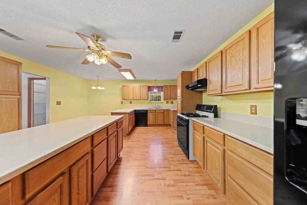 122 Beach Dr - Photo 2 of 50