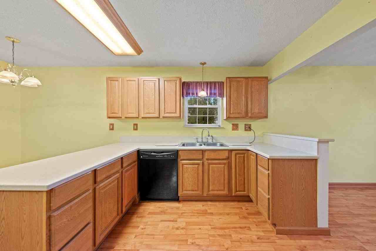 122 Beach Dr - Photo 3 of 50