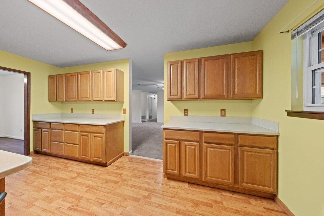 122 Beach Dr - Photo 6 of 50