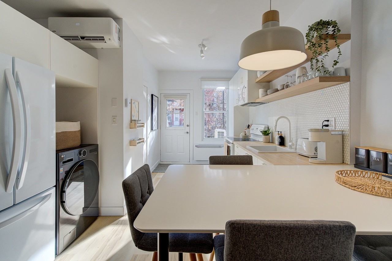 5194 Av Des érables - Photo 4 of 18