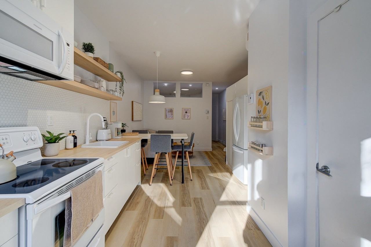 5194 Av Des érables - Photo 5 of 18