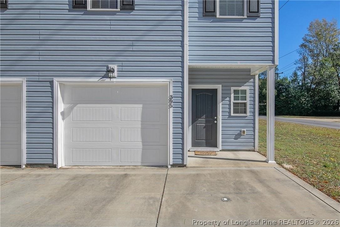 395 Hicks Ave - Photo 4 of 40