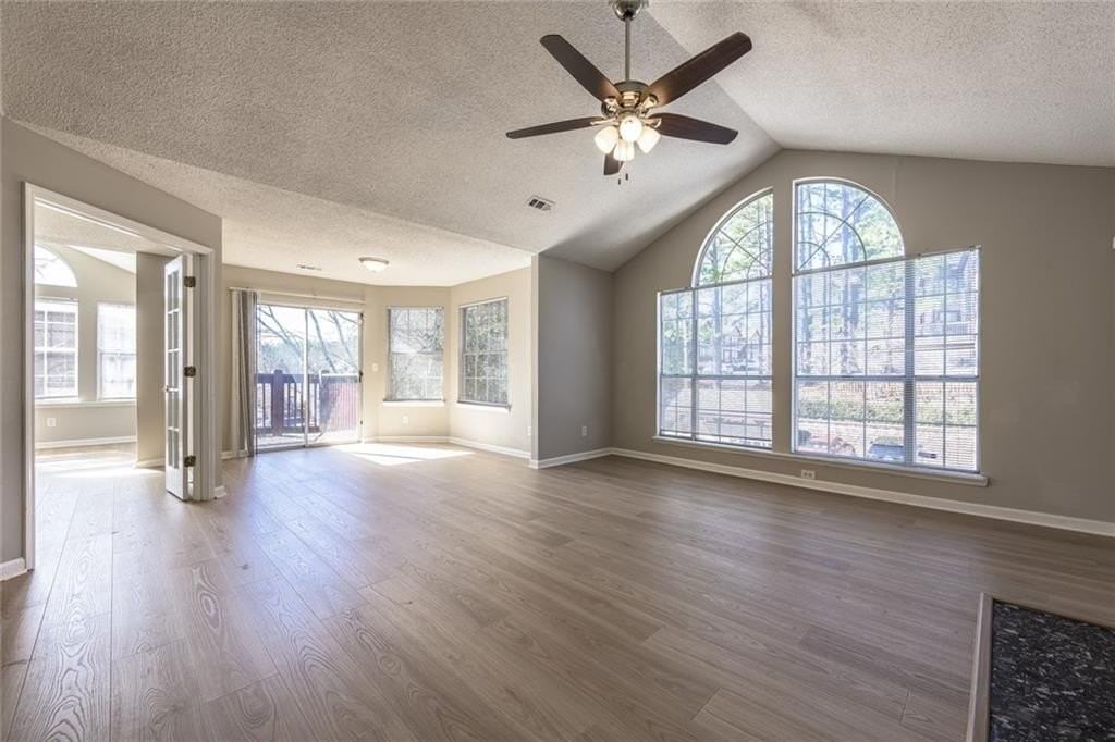 1107 Sandy Lane Dr - Photo 3 of 30