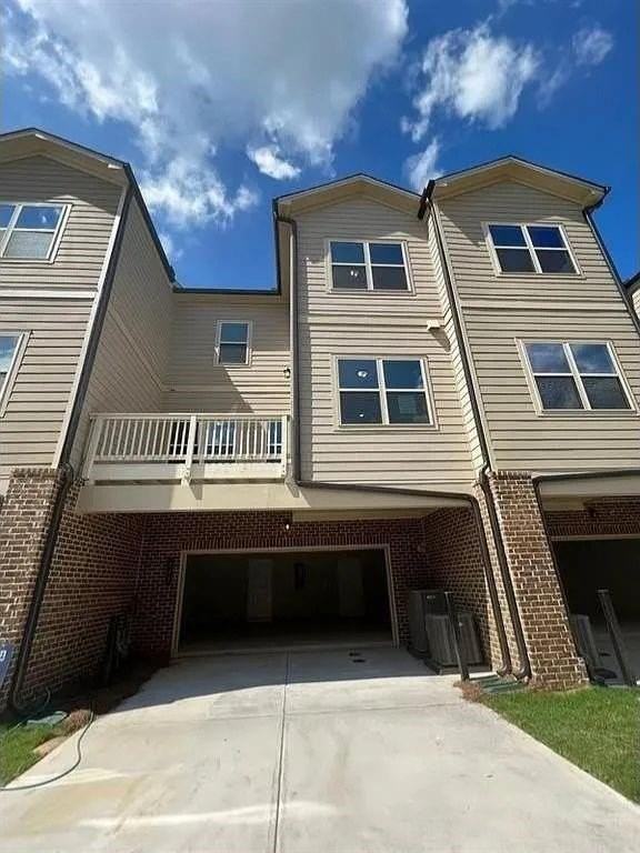 735 Brecklin Ln - Photo 4 of 26