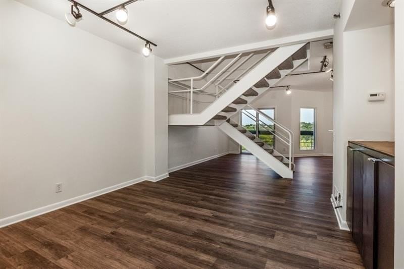 587 Virginia Ave Ne #605 - Photo 2 of 32