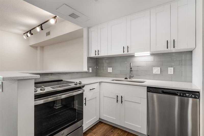 587 Virginia Ave Ne #605 - Photo 3 of 32