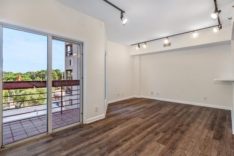 587 Virginia Ave Ne #605 - Photo 7 of 32