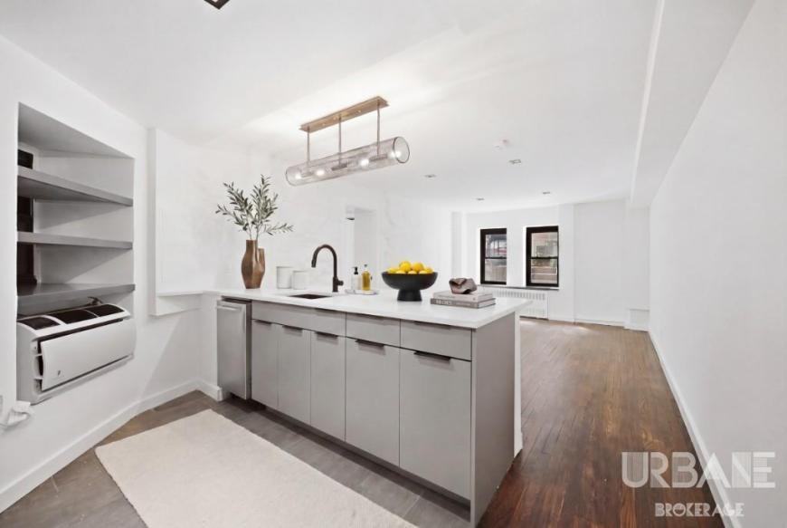 35 Grove St - Photo 2 of 9