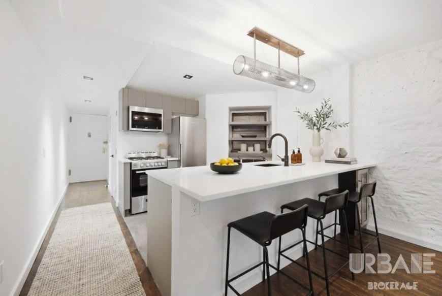 35 Grove St - Photo 3 of 9