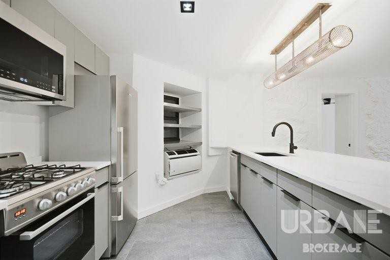 35 Grove St - Photo 4 of 9
