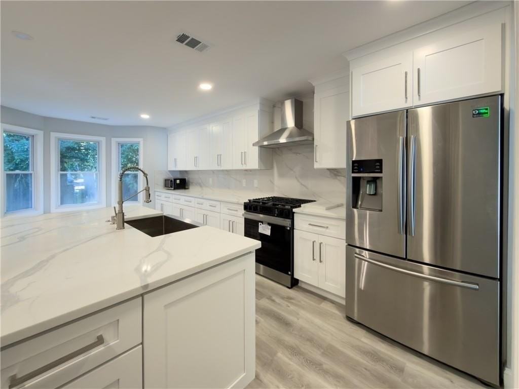 528 Parkstone Ln - Photo 4 of 17
