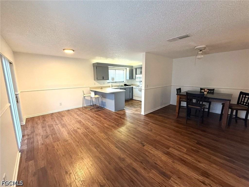 1406 Park Shore Cir #3 - Photo 4 of 21
