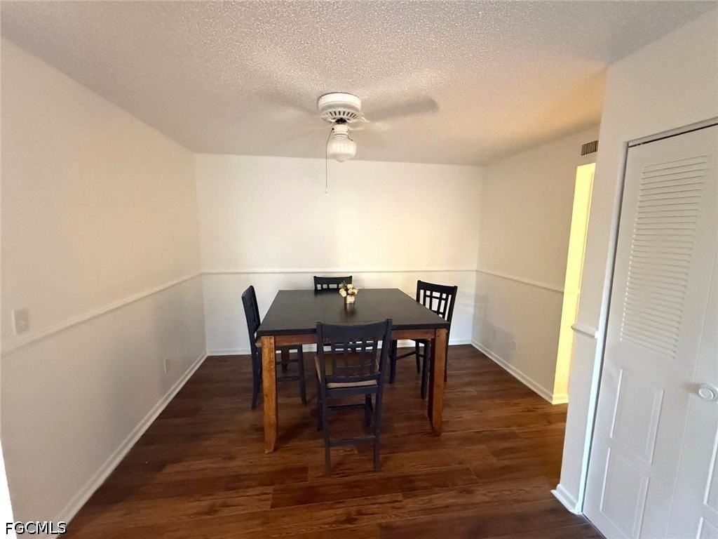 1406 Park Shore Cir #3 - Photo 5 of 21