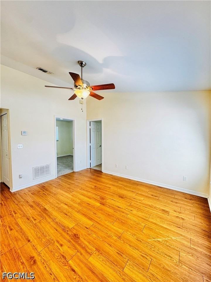 1105 Harold Ave S - Photo 5 of 30