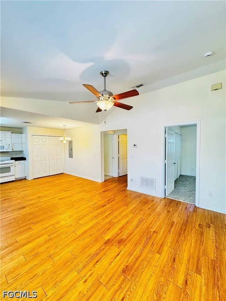 1105 Harold Ave S - Photo 7 of 30
