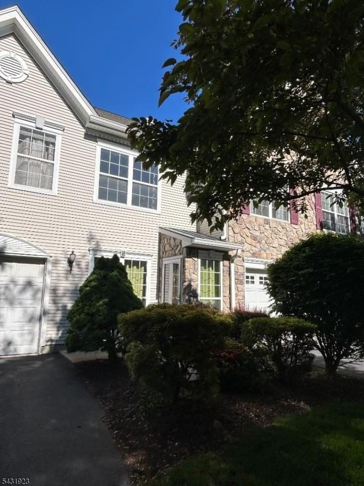 18 Dorchester Dr - Photo 3 of 21