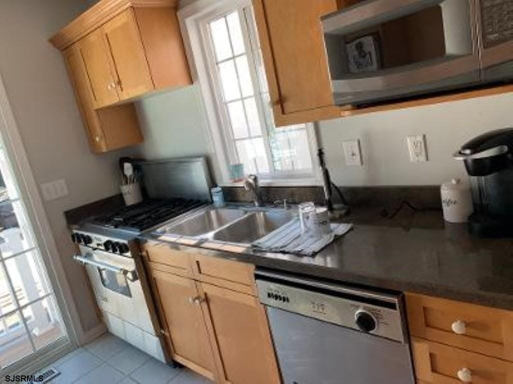 27 N Frontenac Ave - Photo 5 of 19