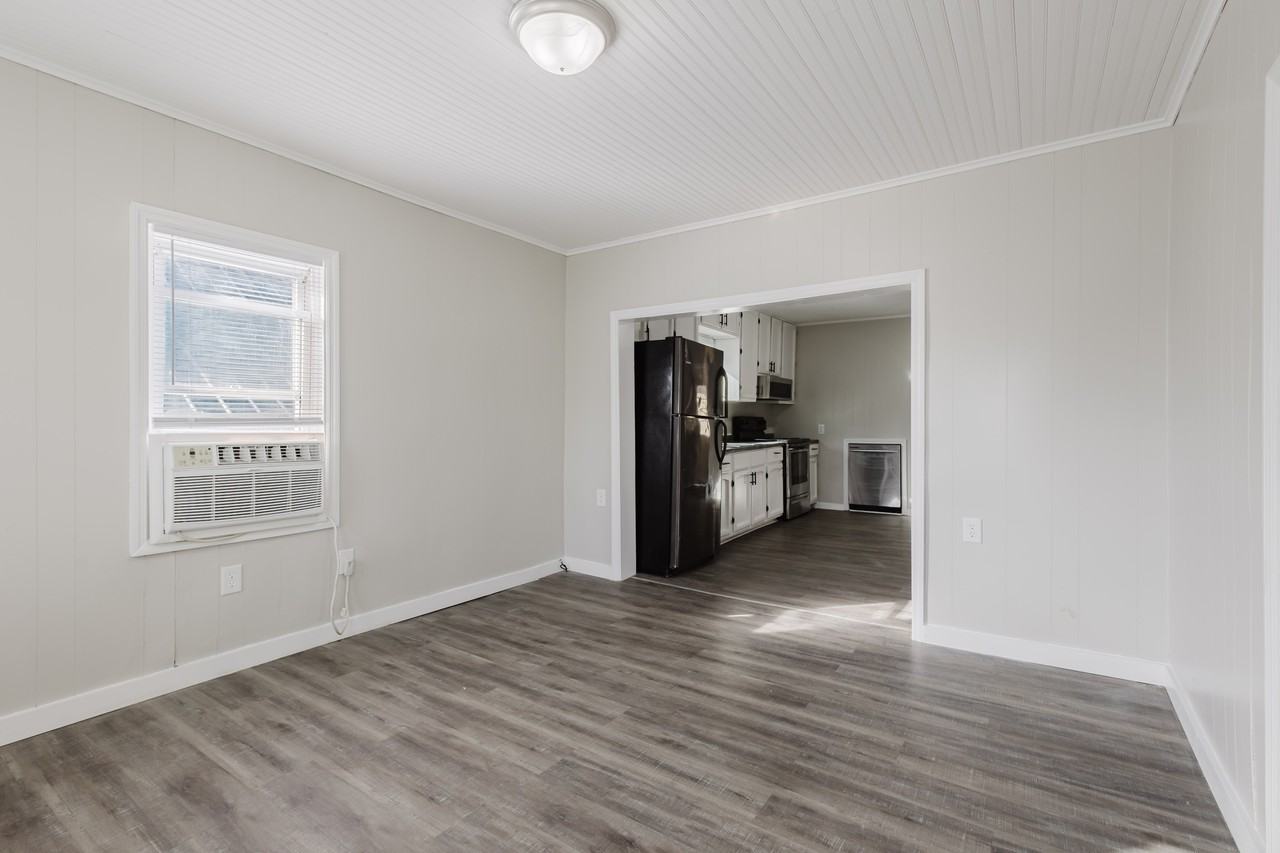 245 Evansdale Ave #1 - Photo 4 of 29