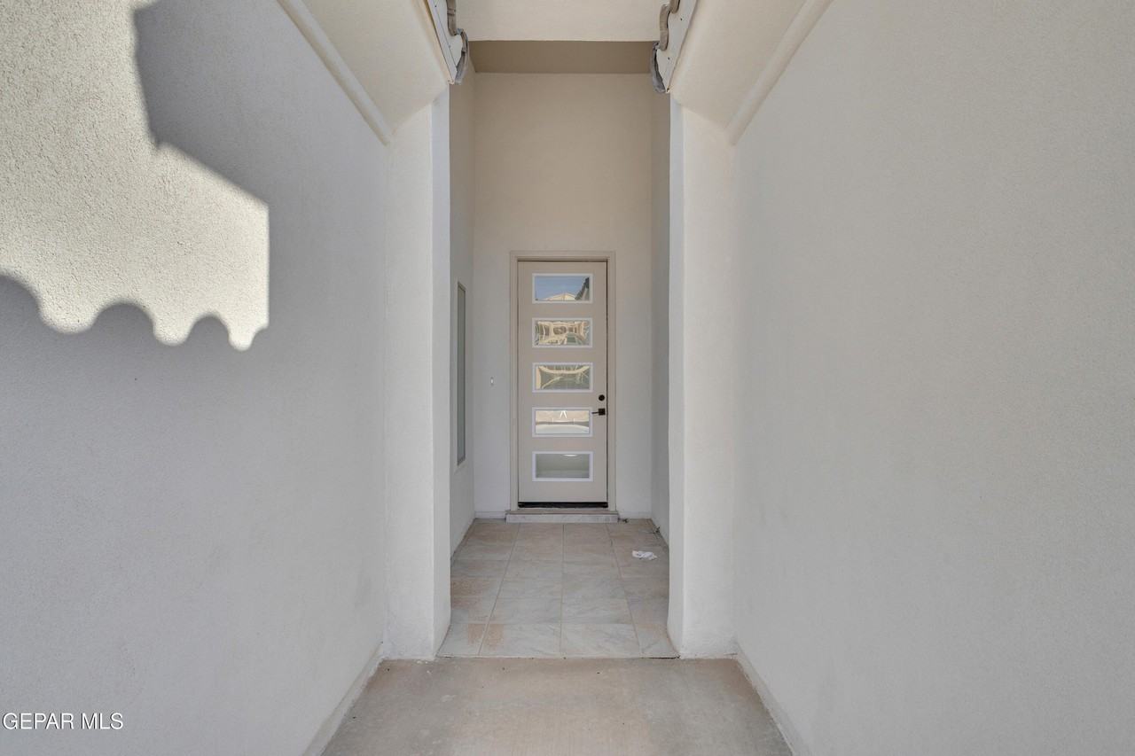 12716 Middlesbrough Ave - Photo 3 of 22