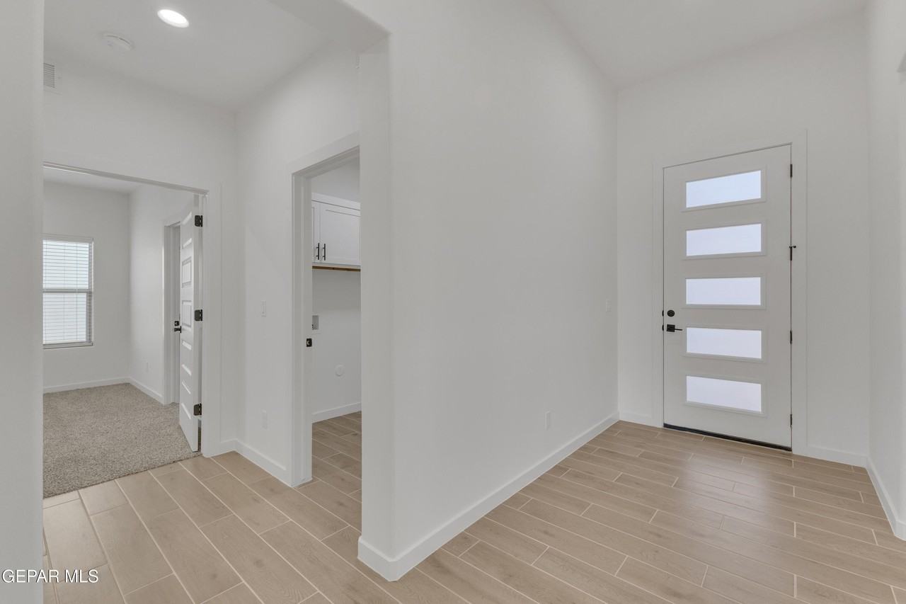 12716 Middlesbrough Ave - Photo 5 of 22