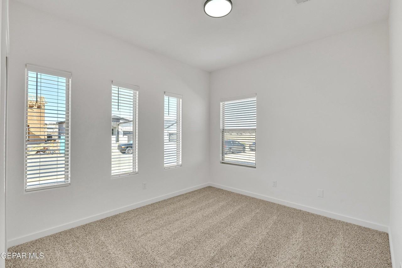 12716 Middlesbrough Ave - Photo 6 of 22