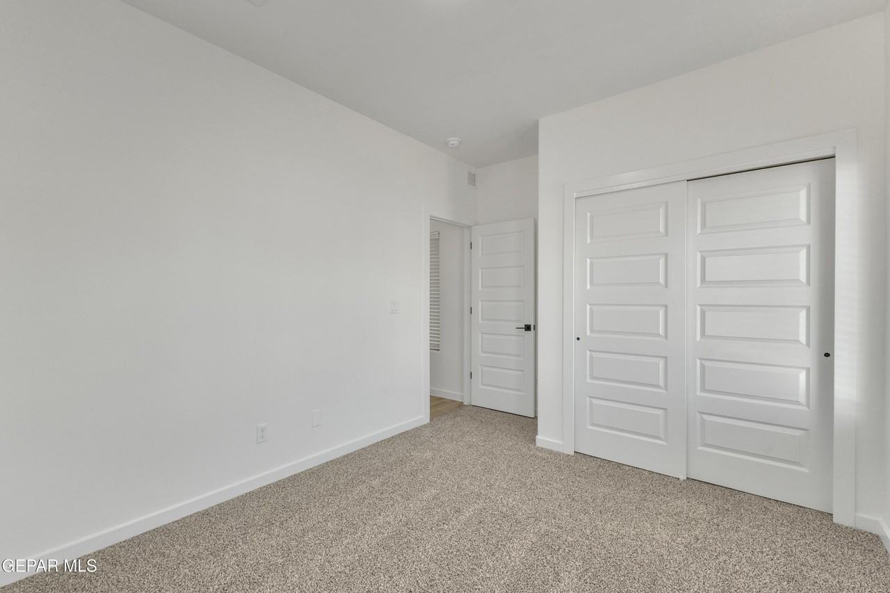 12716 Middlesbrough Ave - Photo 7 of 22
