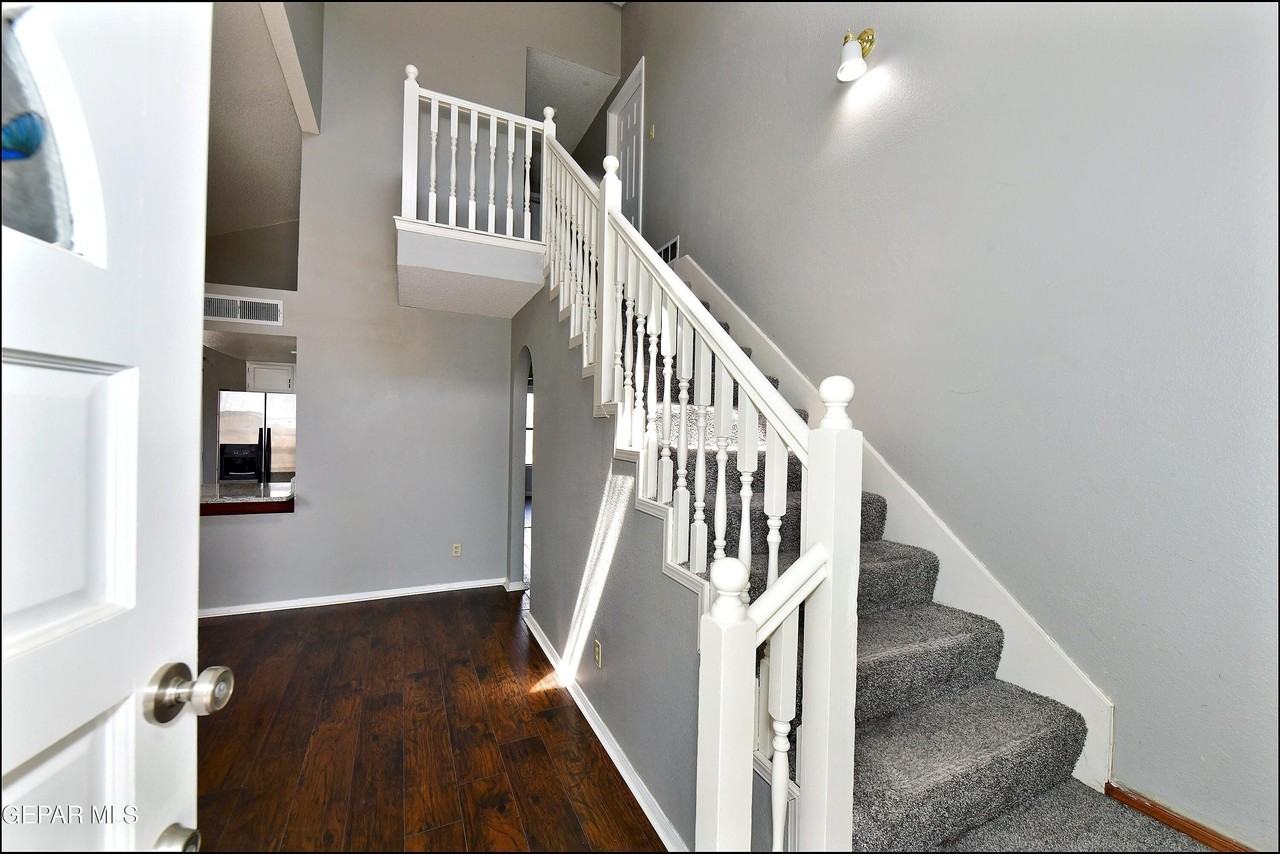 11051 Rockdale St - Photo 6 of 44