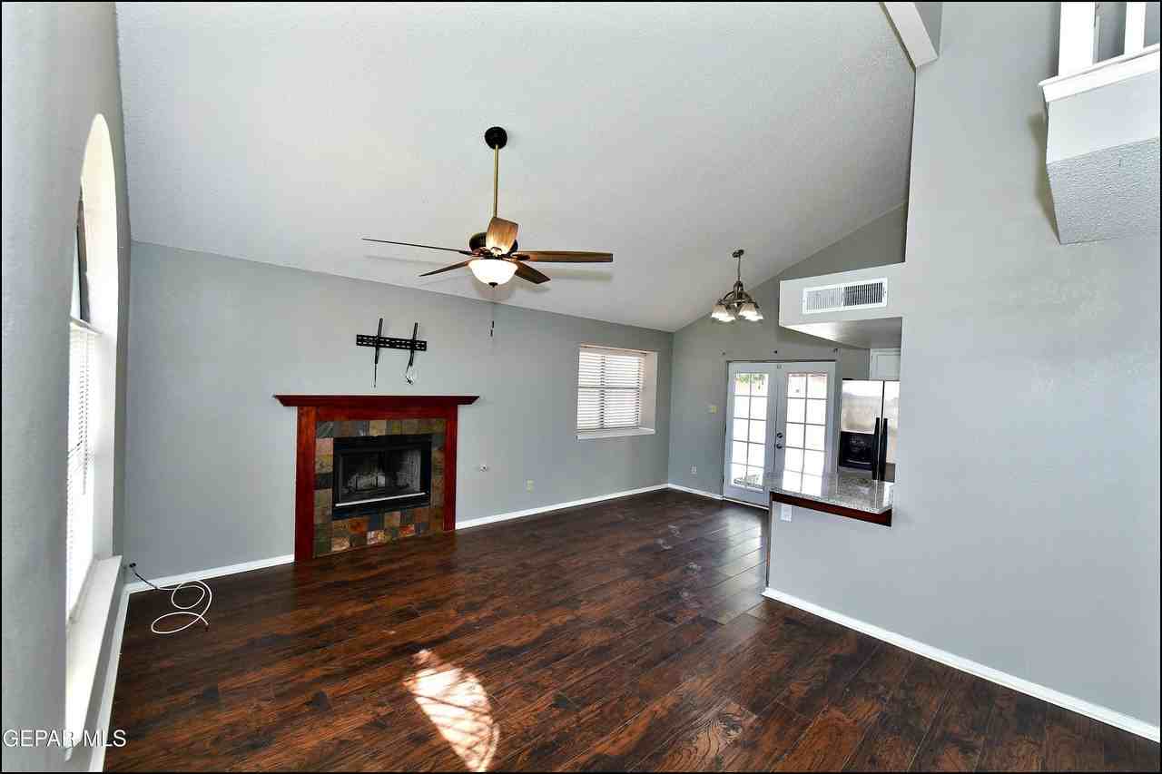 11051 Rockdale St - Photo 7 of 44