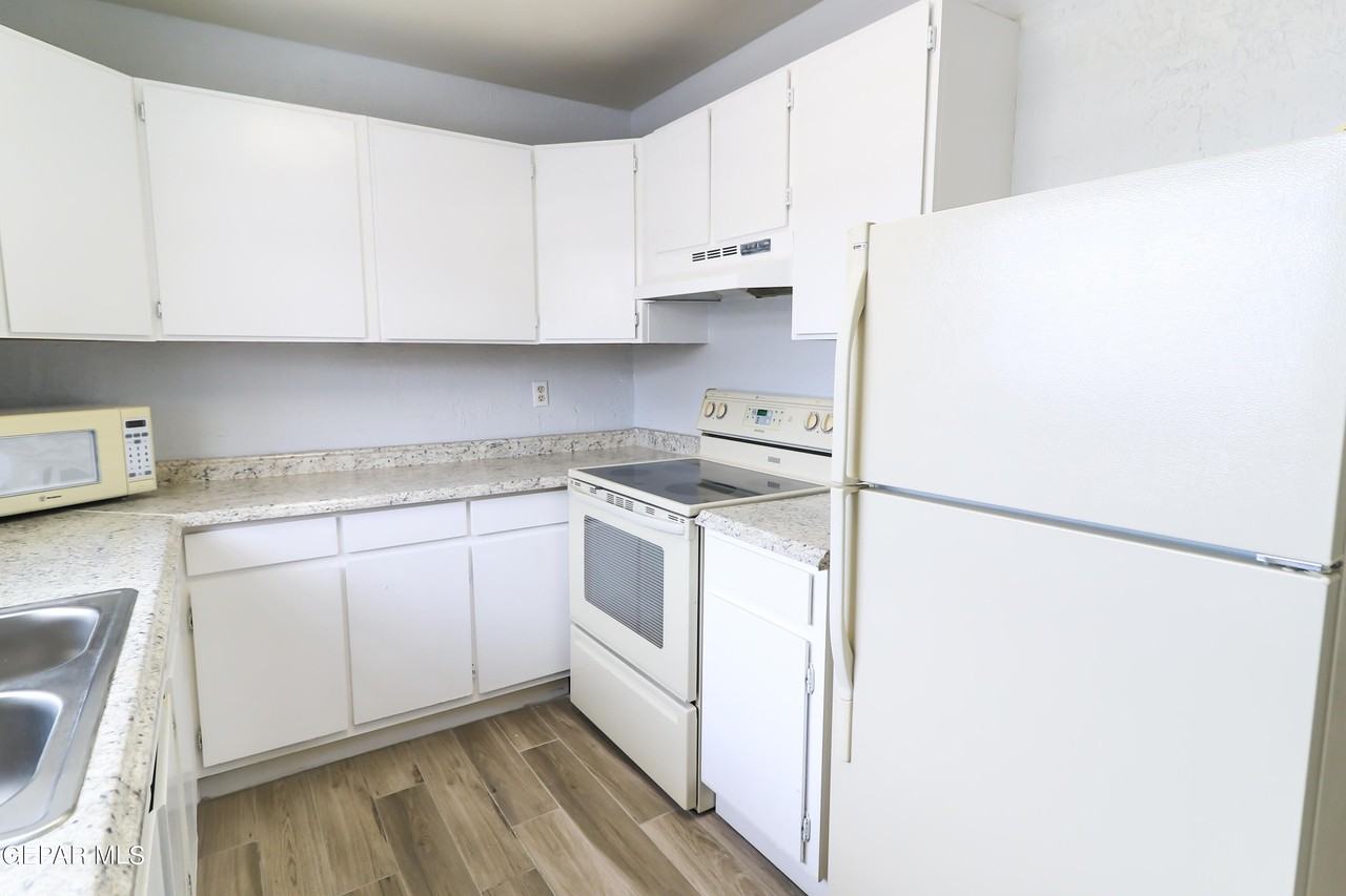 4800 N Stanton St #183 - Photo 4 of 31