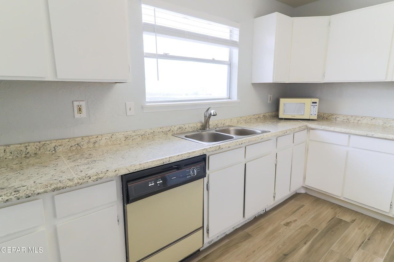 4800 N Stanton St #183 - Photo 5 of 31