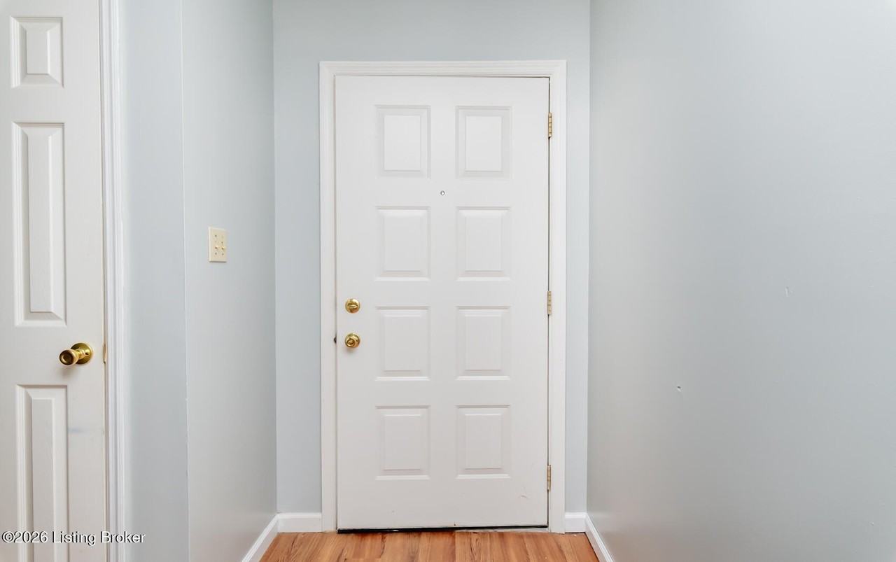 209 W Perry St #4 - Photo 6 of 36