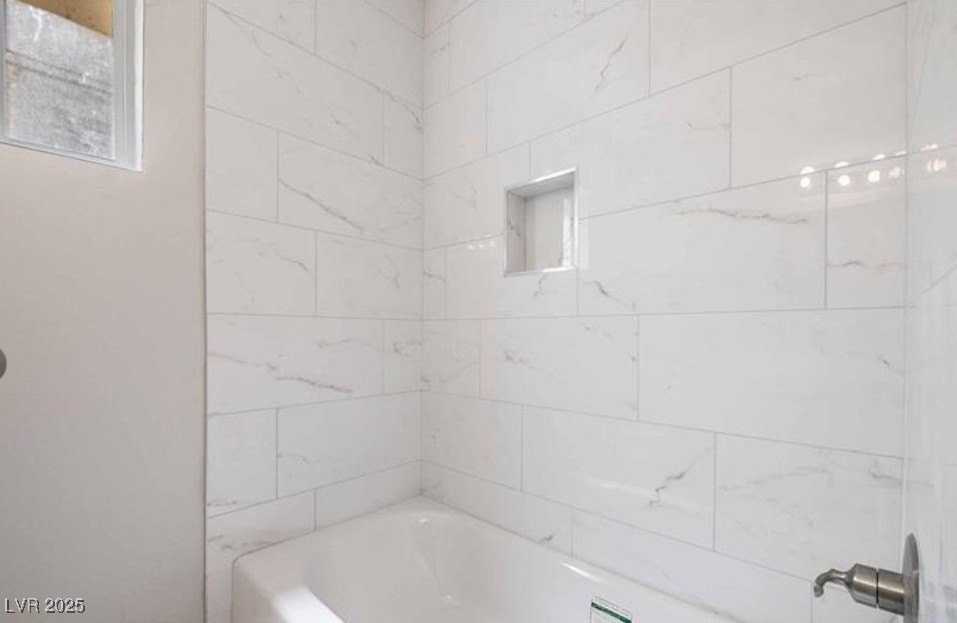 239 W Cleveland Ave #5 - Photo 5 of 9
