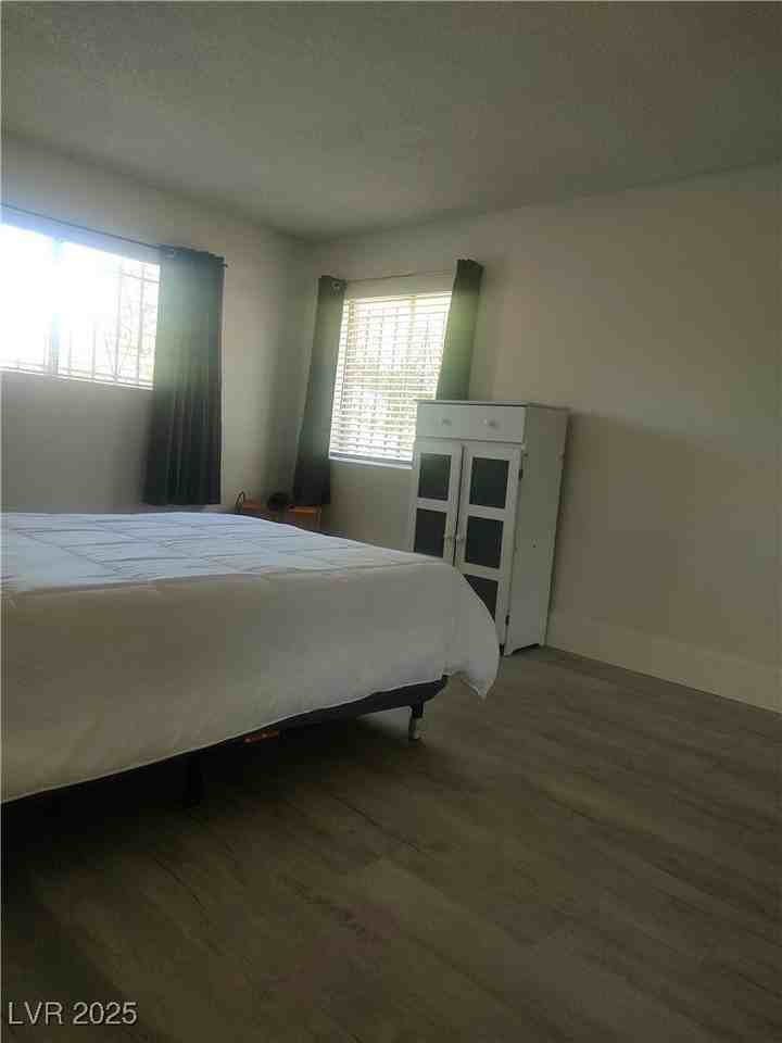 4614 Grand Dr #2 - Photo 5 of 22