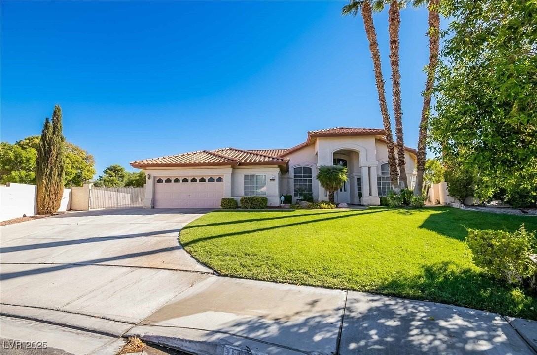 1400 Castle Crest Dr