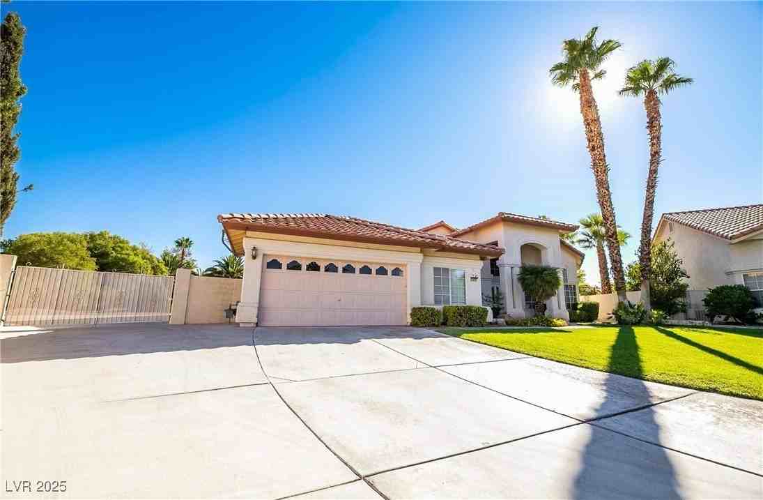 1400 Castle Crest Dr - Photo 2 of 50