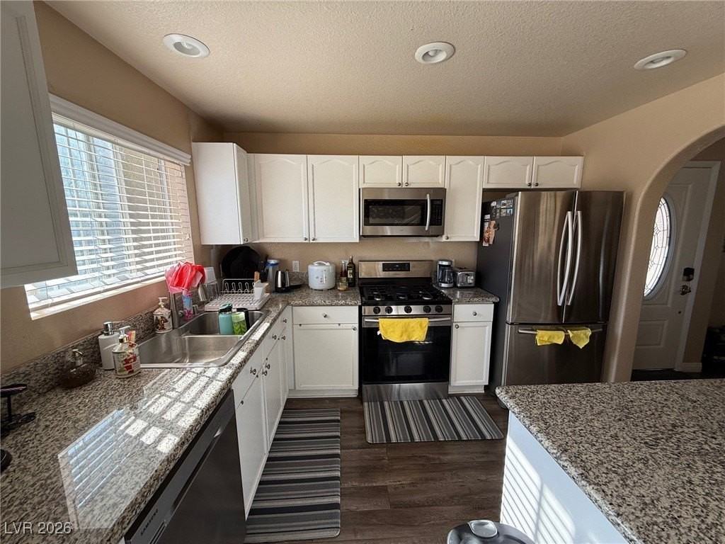 401 Amber Pine St #202 - Photo 7 of 22